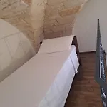 Petrakis House أوستوني