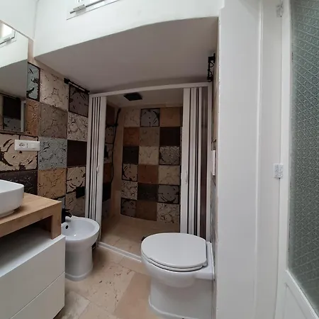 Petrakis House * אוסטוני