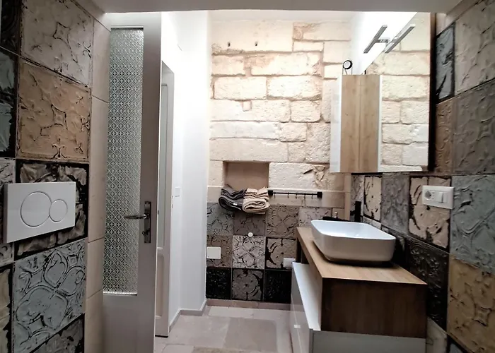 Konukevi Petrakis House *